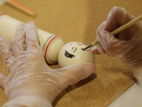 鳴子こけし絵付け体験